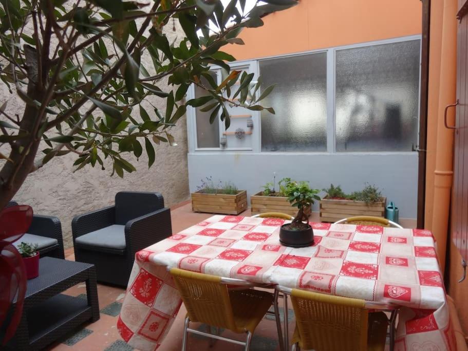 Appartement Spacieux Avec Grand Patio, 1Er Etage Sigean Luaran gambar